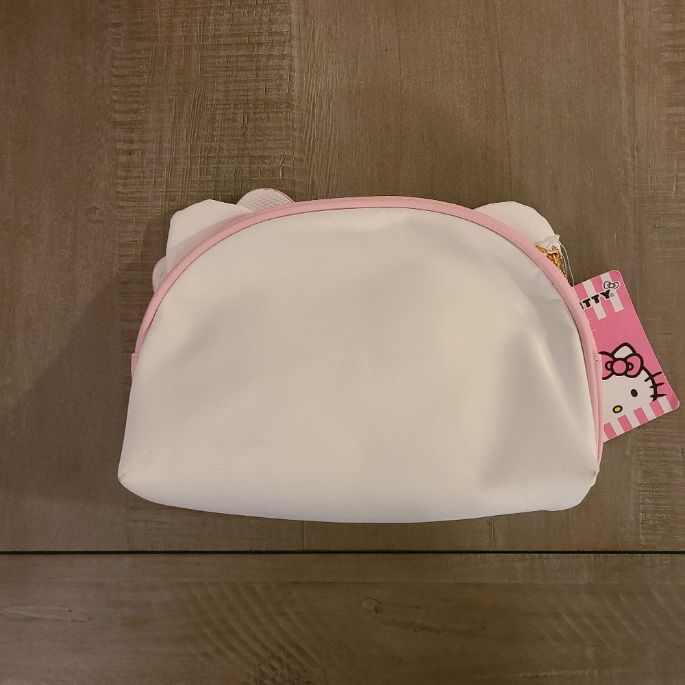 Hello Kitty Pink Carry Case w/ LED Makeup Mirror and Cosmetic Bag Set - Picture 6 of 9